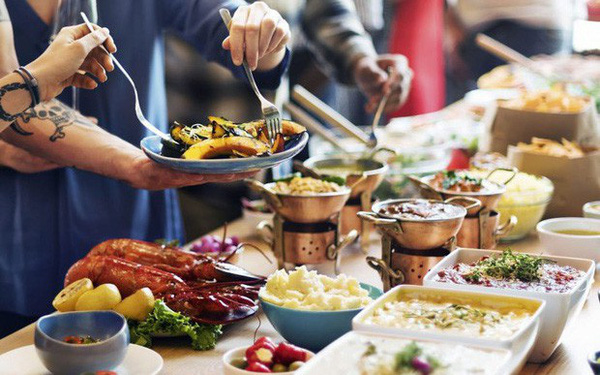 Những bí mật bất ngờ trong nhà hàng buffet 2 luong-ngoc-anh
